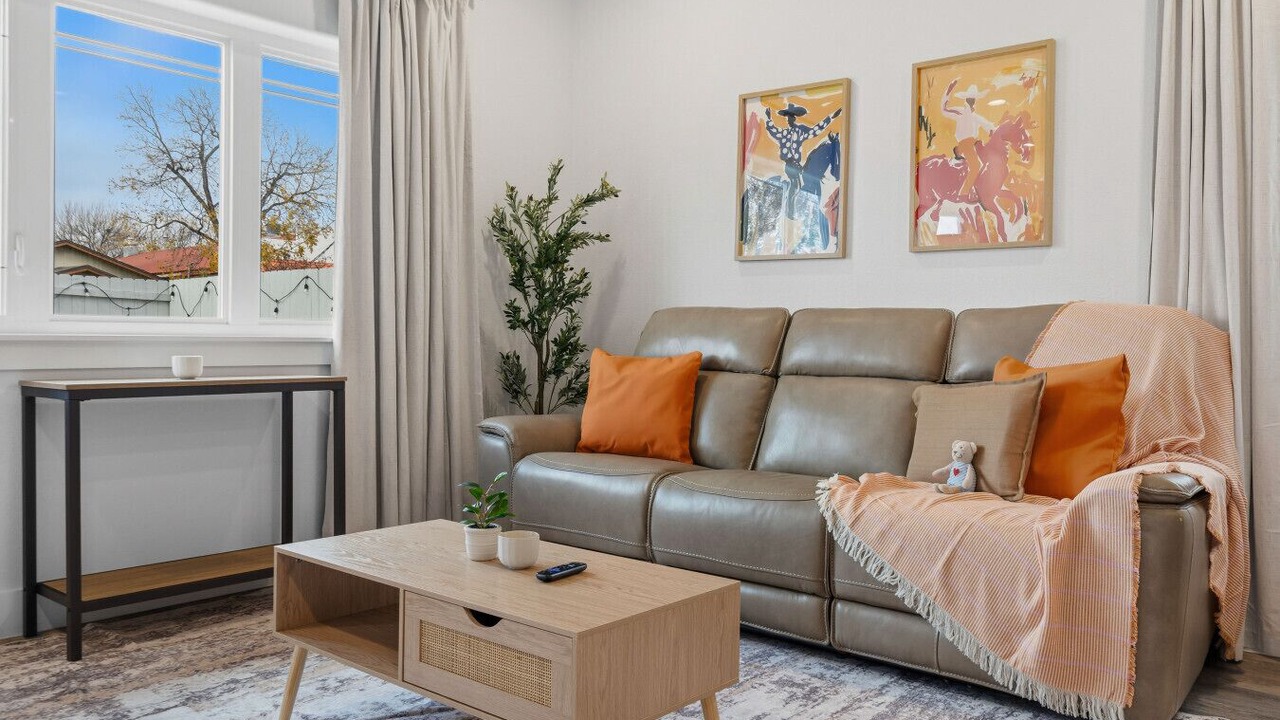 Photo of Livingroom in Montopolis