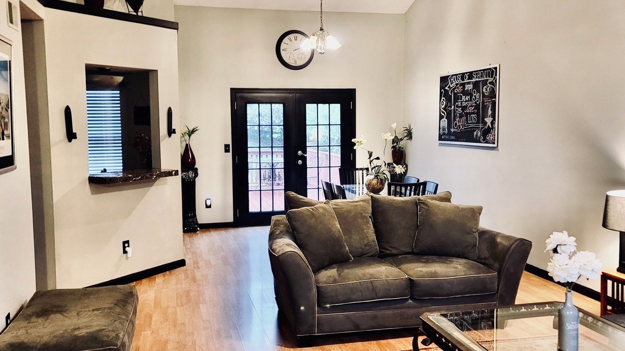Photo of Livingroom in Pineville