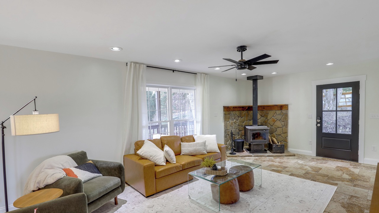 Photo of Livingroom in Weaverville