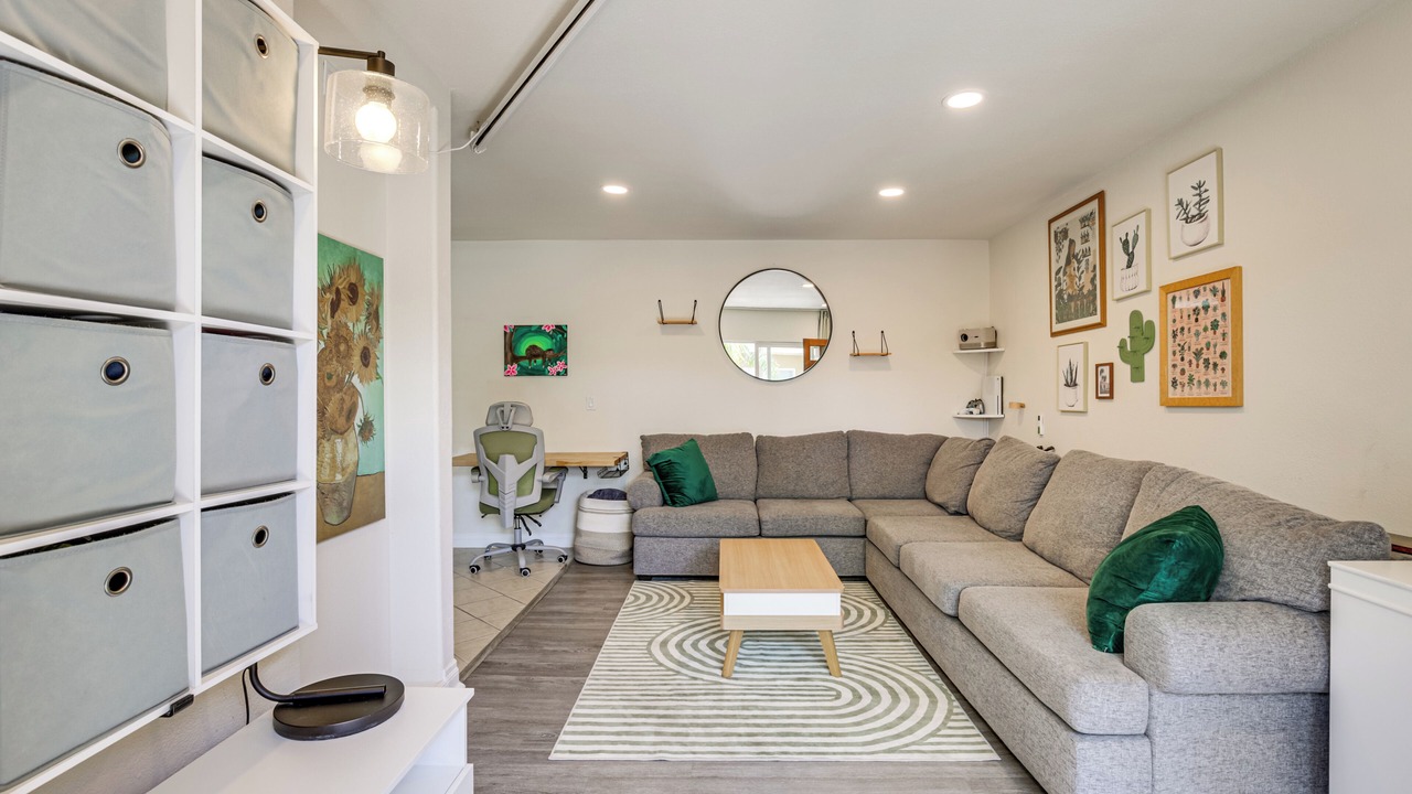 Photo of Livingroom in Mid-City