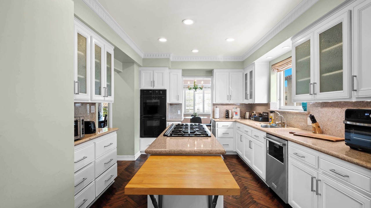 Photo of Kitchen in Pico - Robertson