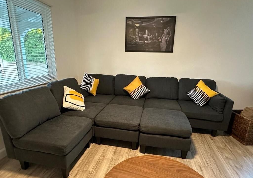 Photo of Livingroom in Lennox