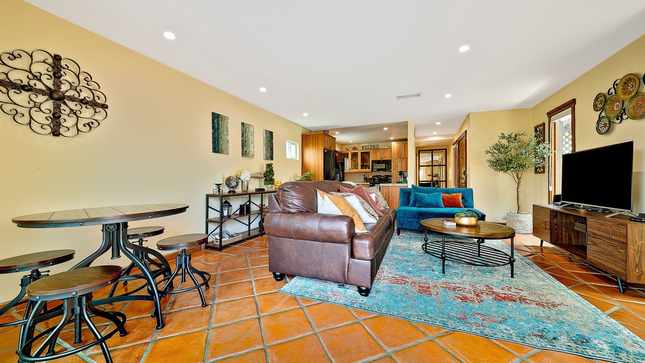 Photo of Livingroom in Bay Park