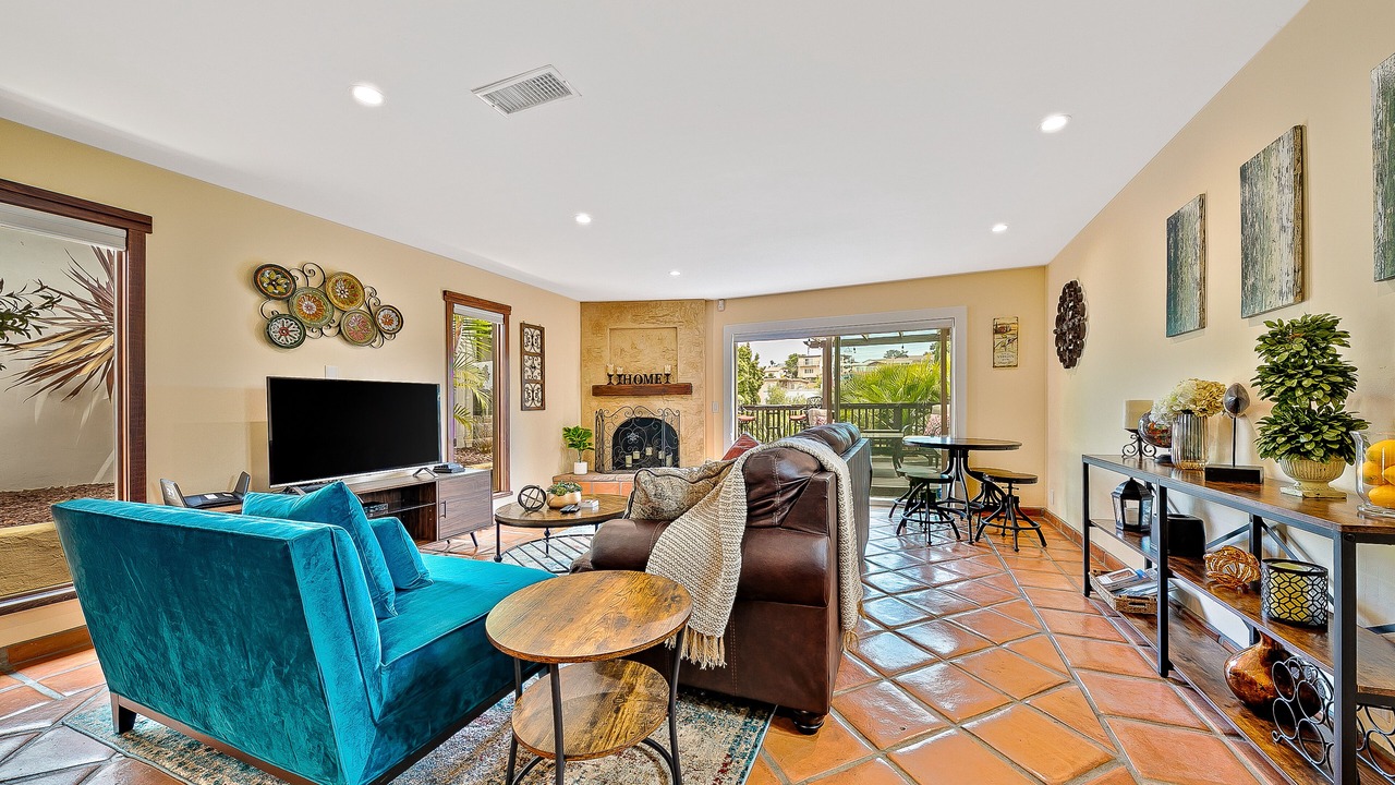 Photo of Livingroom in Bay Park