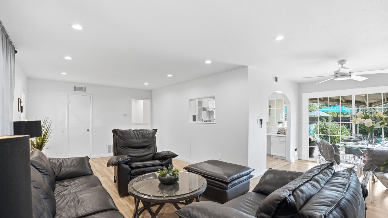 Photo of Livingroom in Granada Hills South
