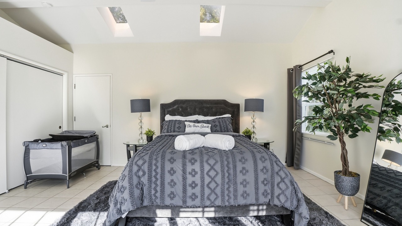 Photo of Bedroom in Granada Hills South