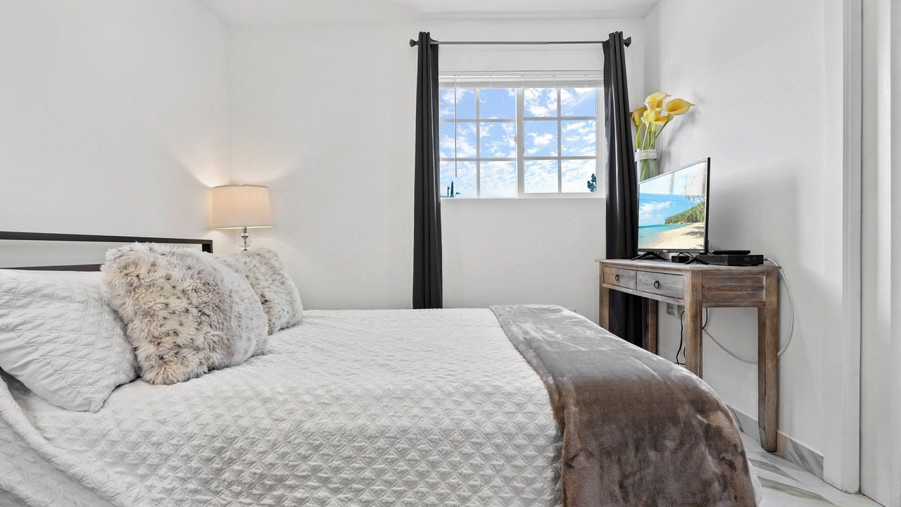 Photo of Bedroom in Lake Balboa