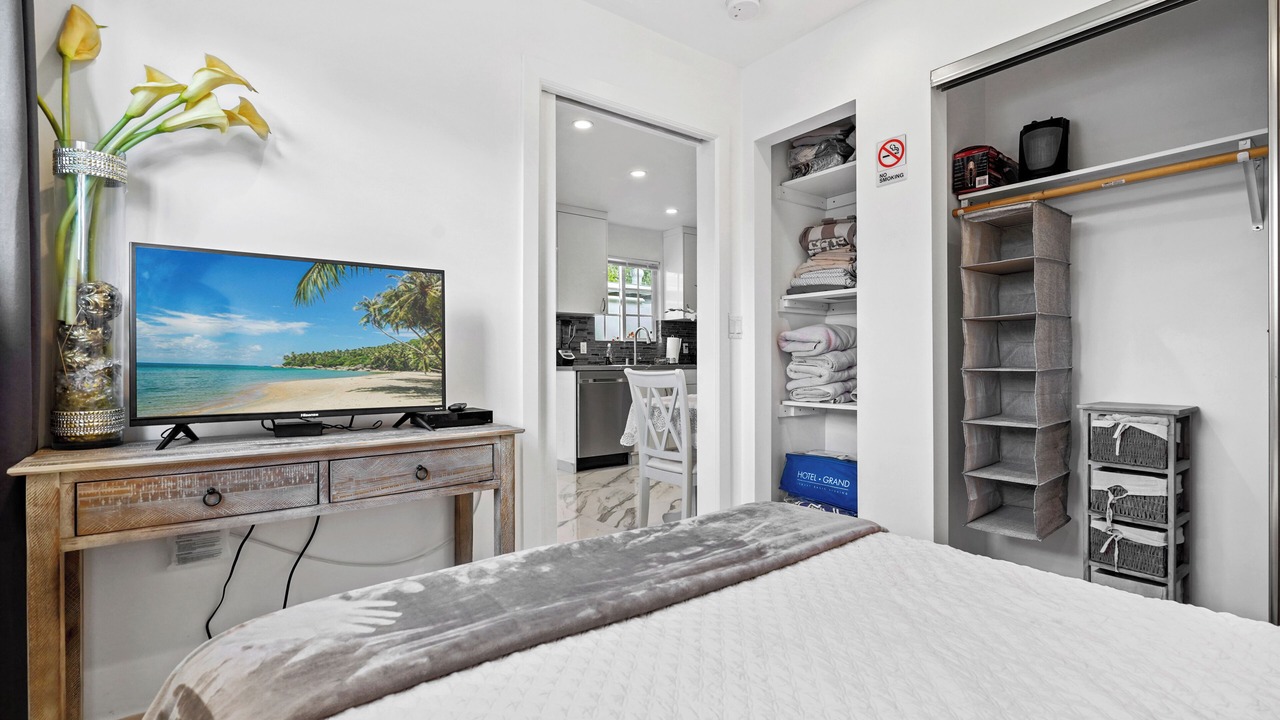 Photo of Bedroom in Lake Balboa