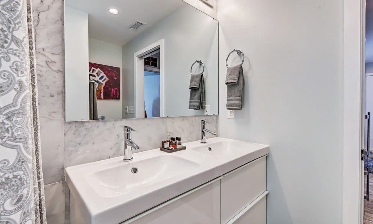 Photo of Bathroom in Cherry