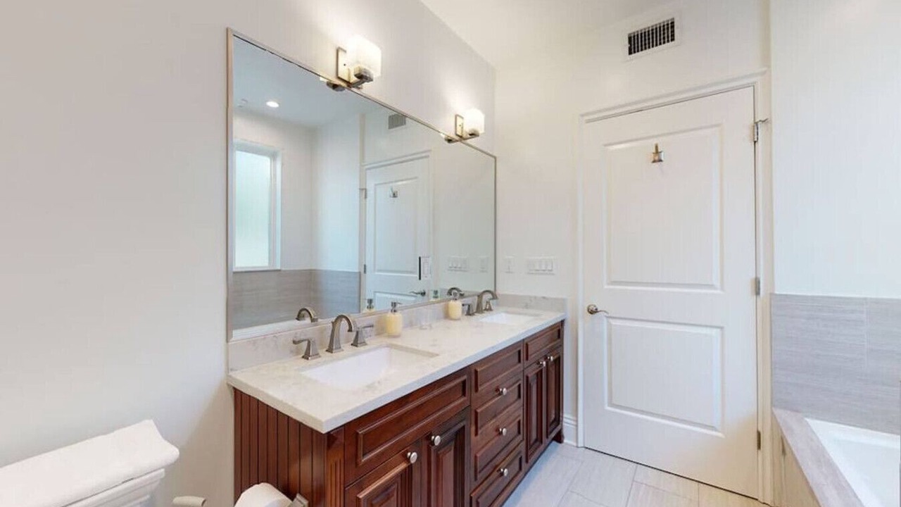 Photo of Bathroom in Pico - Robertson