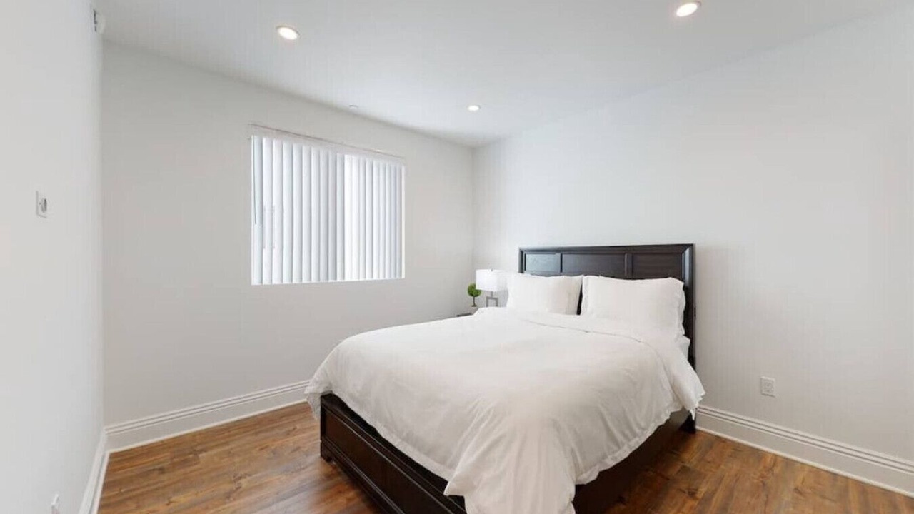 Photo of Bedroom in Pico - Robertson