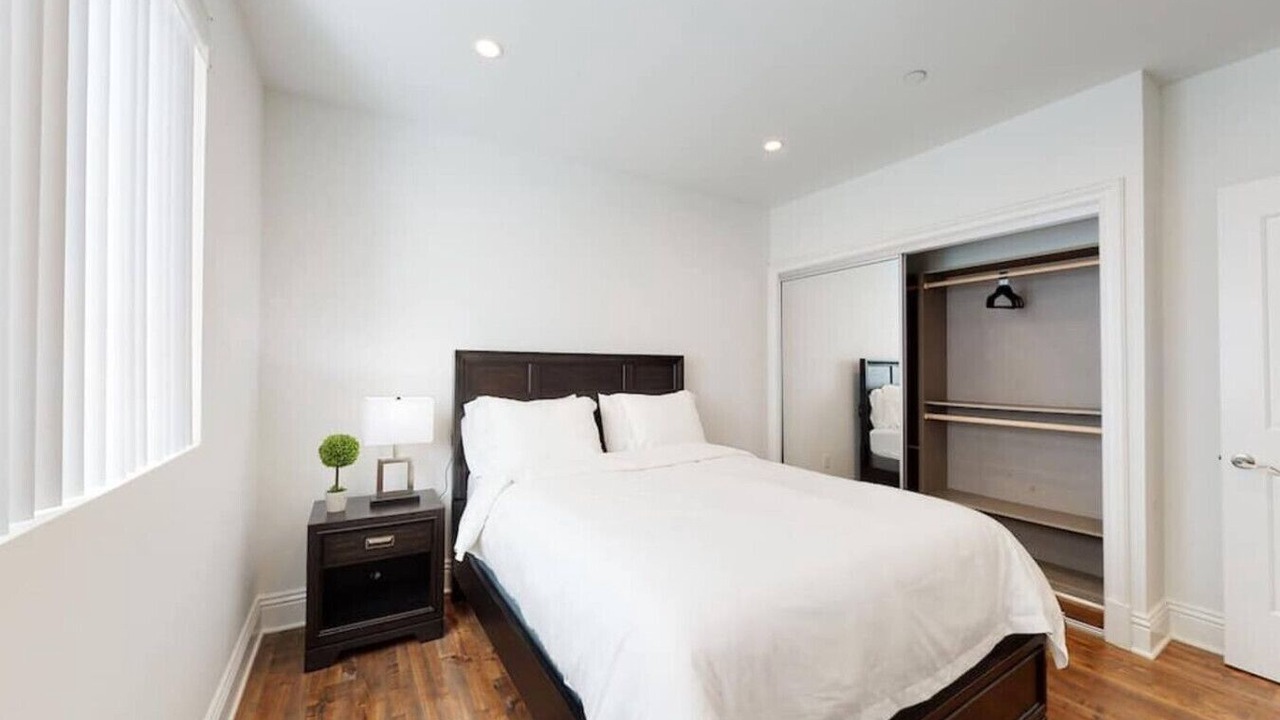 Photo of Bedroom in Pico - Robertson
