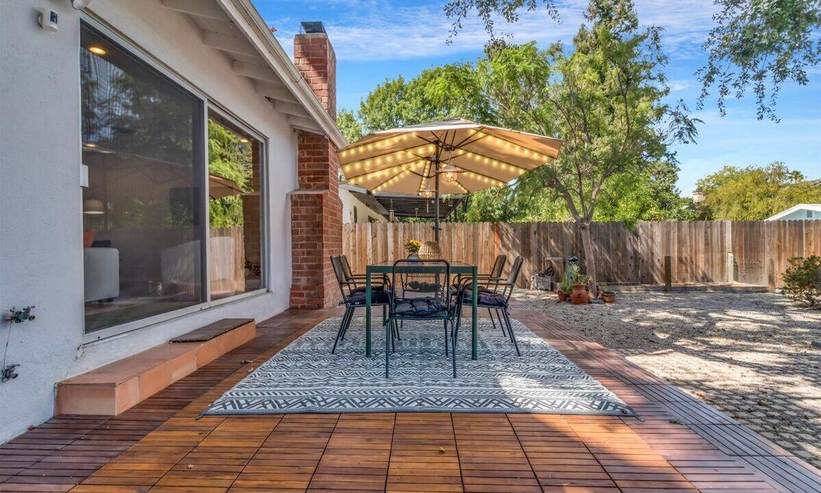Photo of Outdoor in Woodland Hills