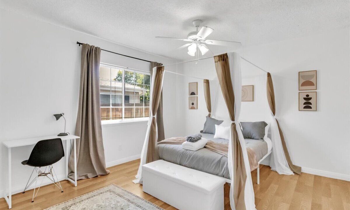 Photo of Bedroom in Woodland Hills