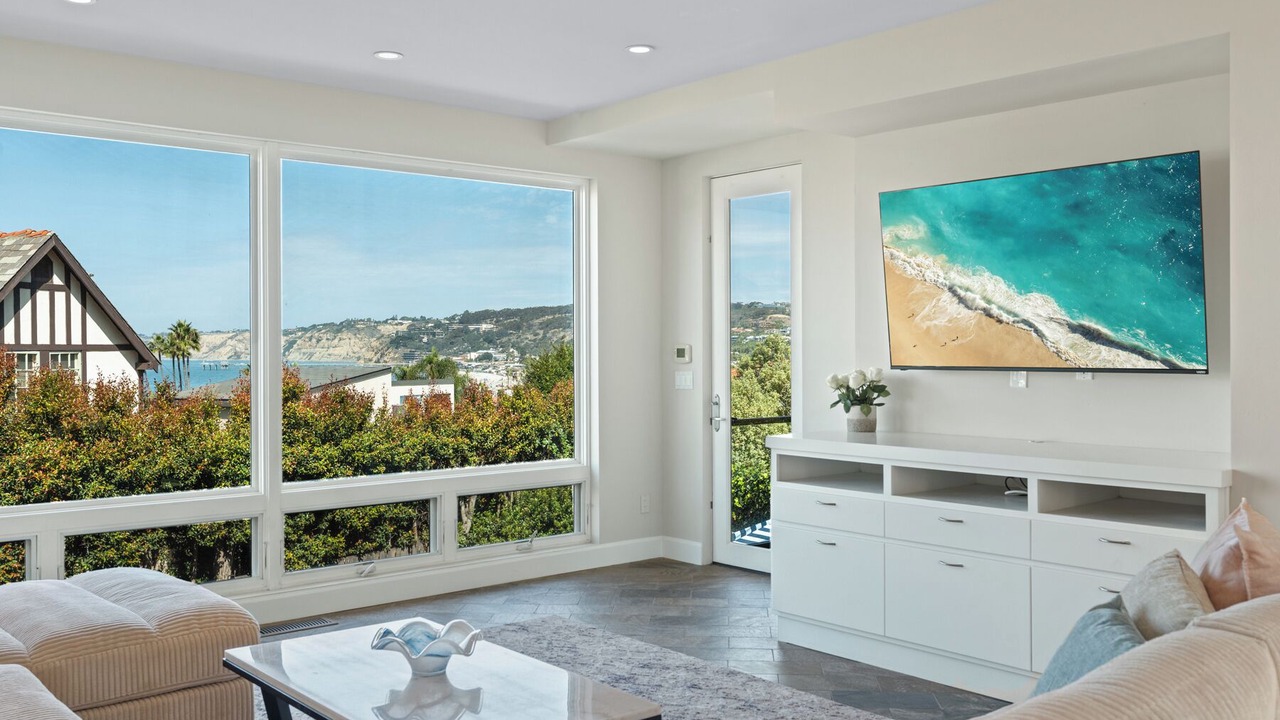 Photo of Bedroom in La Jolla Shores