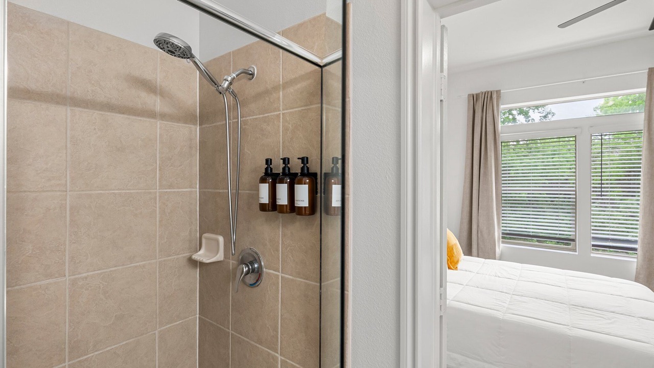 Photo of Bathroom in Montopolis