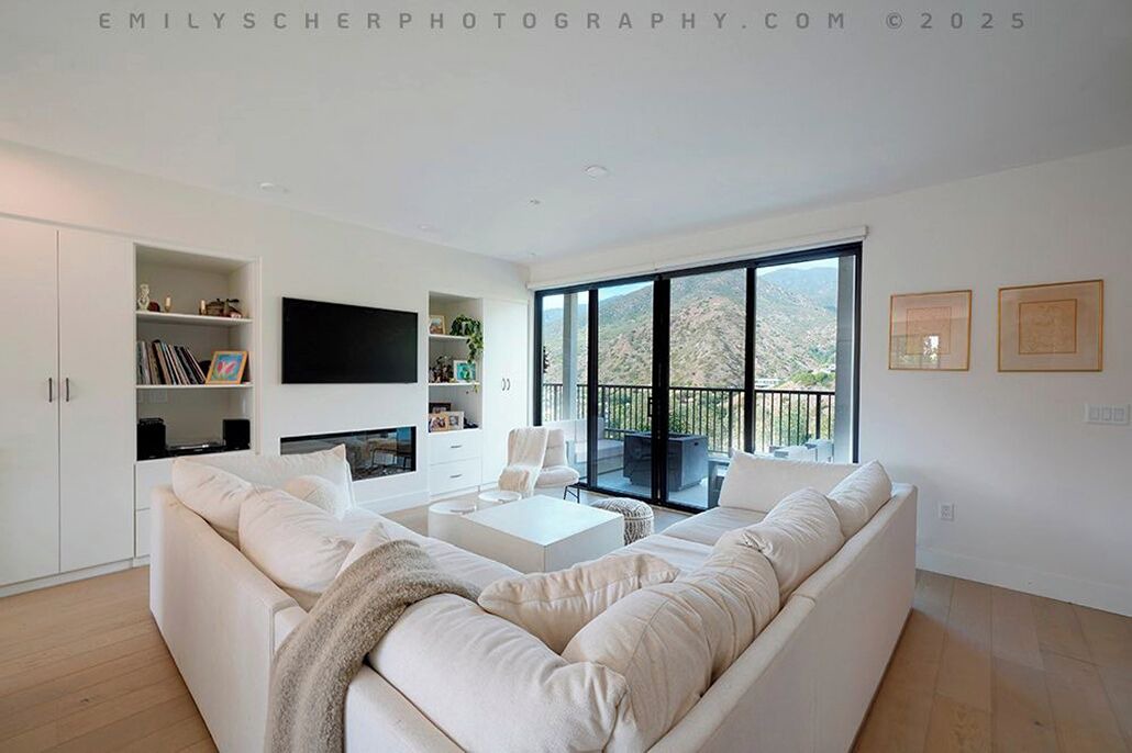 Photo of Livingroom in Western Malibu