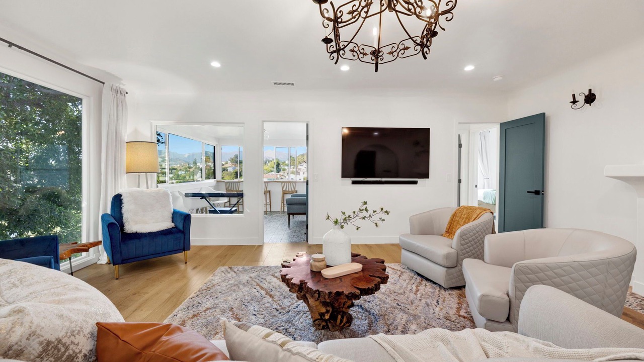Photo of Livingroom in Adams Hill