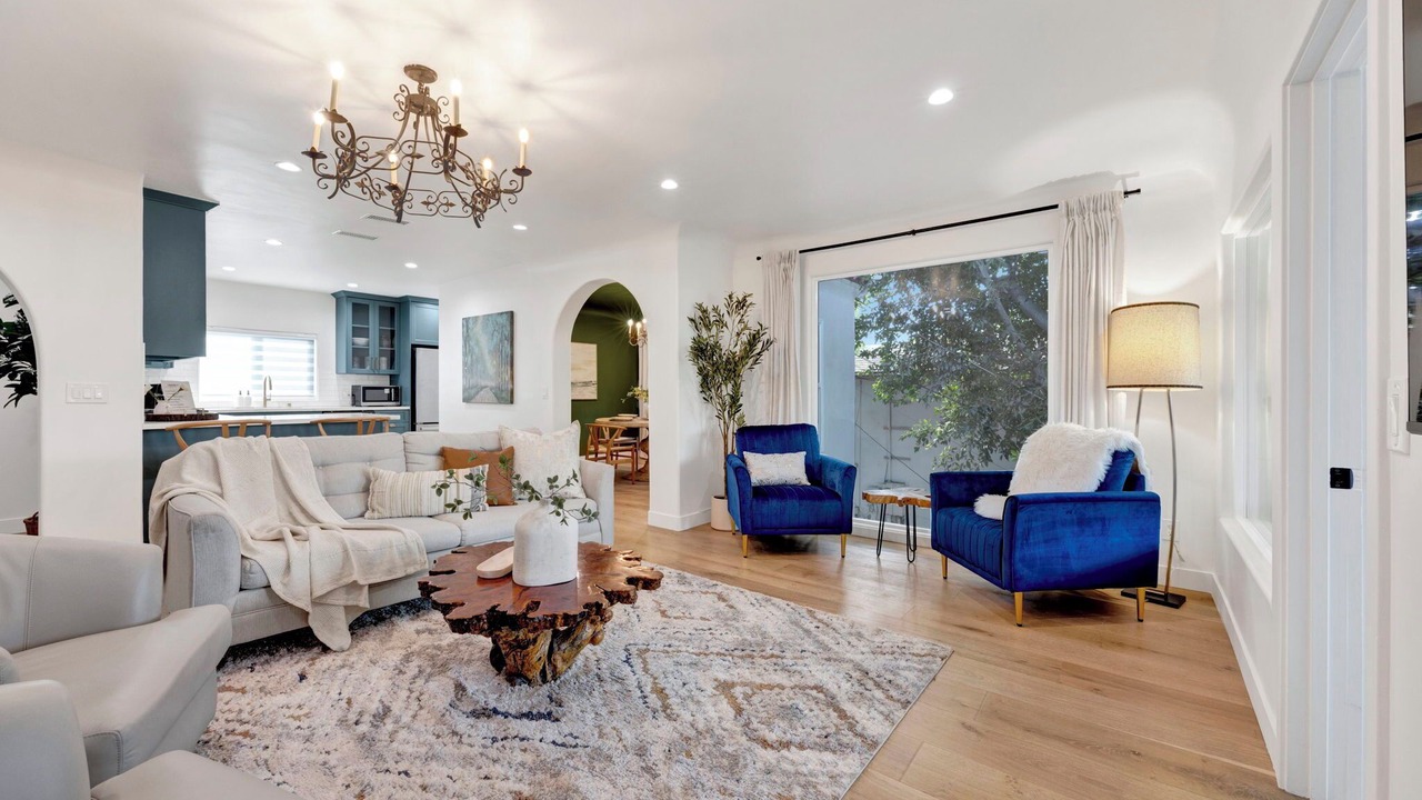 Photo of Livingroom in Adams Hill