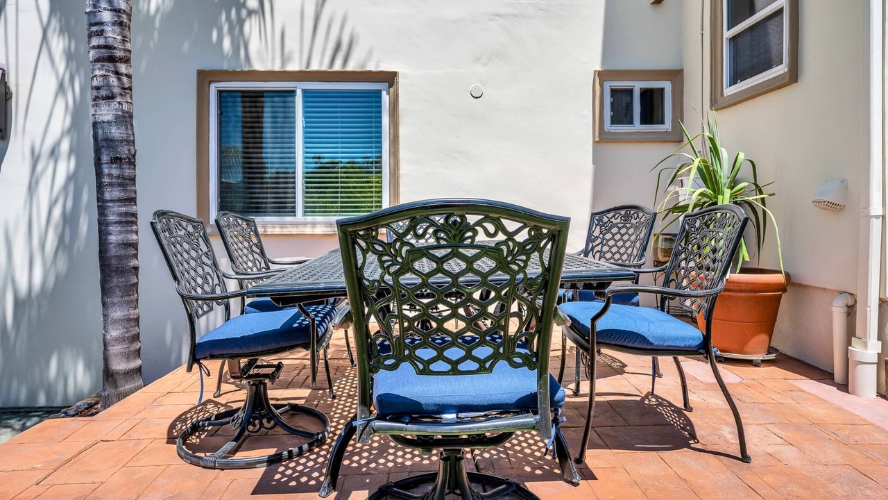 Photo of Outdoor in Woodland Hills