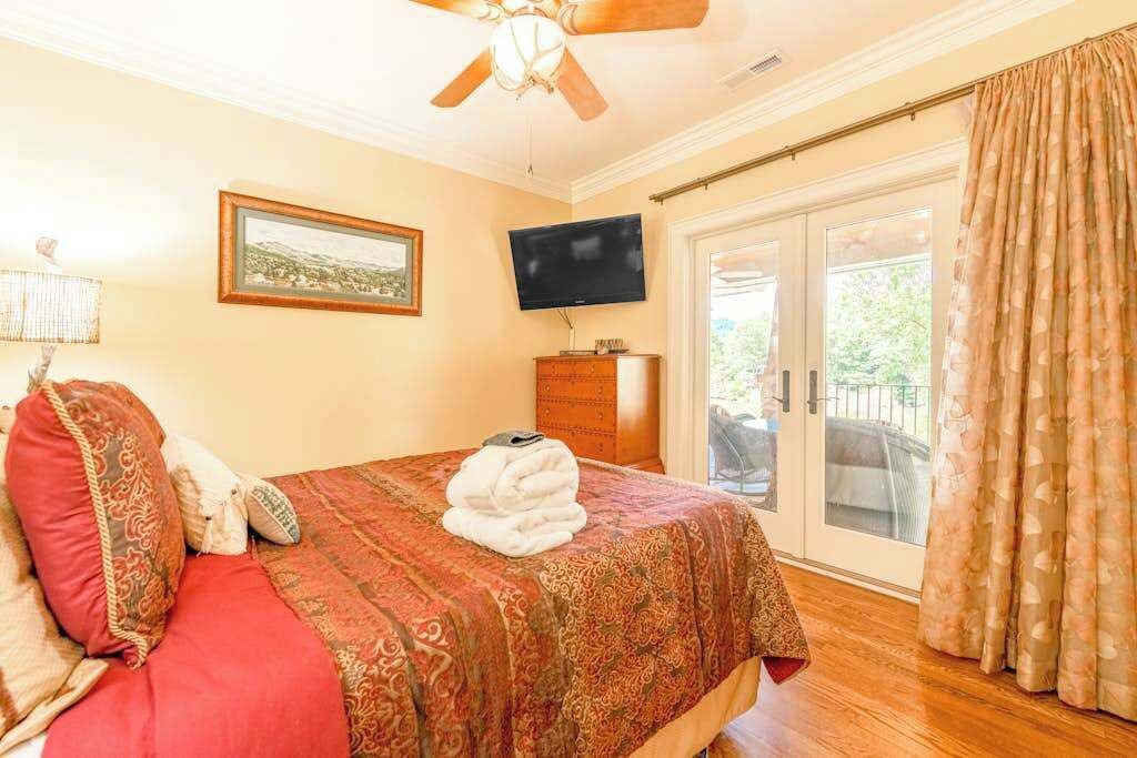 Photo of Bedroom in Lake Junaluska