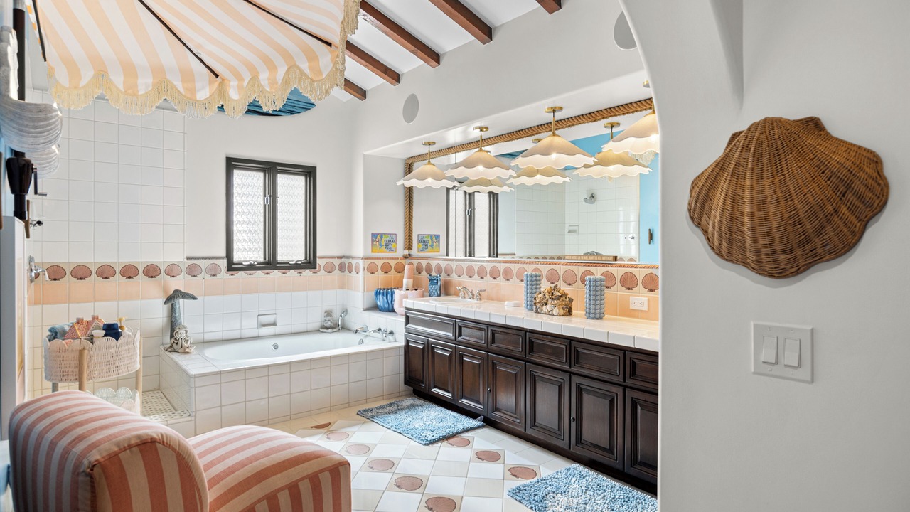 Photo of Bathroom in Avalon