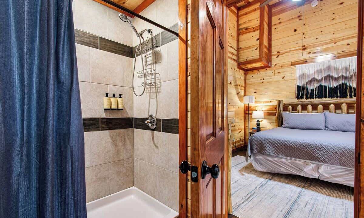 Photo of Bathroom in Gatlinburg - Pigeon Forge