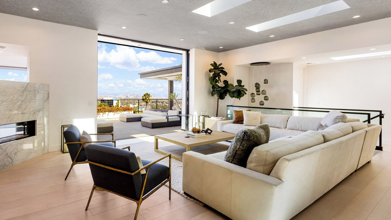 Photo of Livingroom in Hollywood Hills West