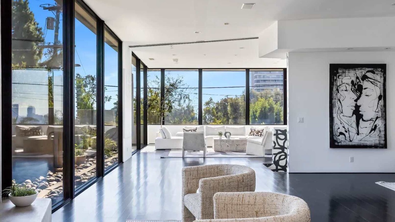 Photo of Others in Hollywood Hills West