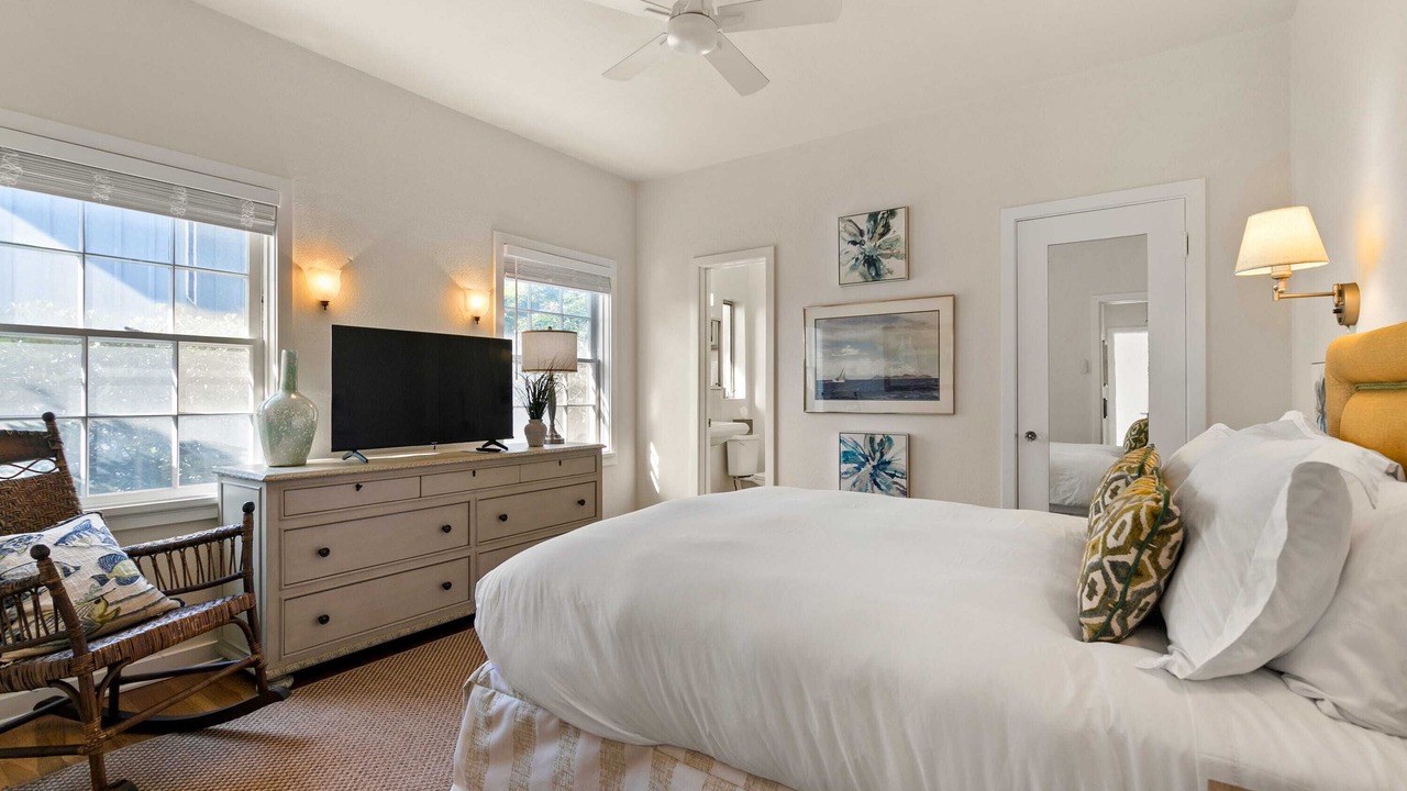 Photo of Bedroom in La Jolla Shores