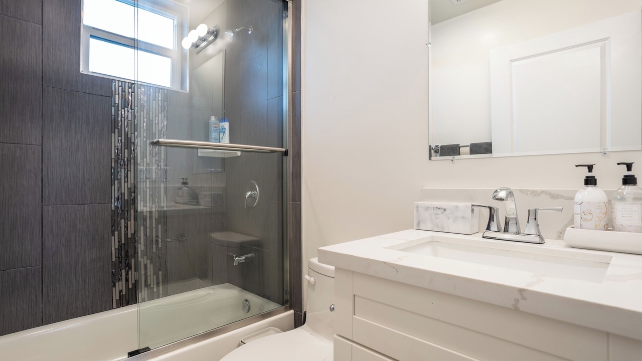Photo of Bathroom in Pico-Union