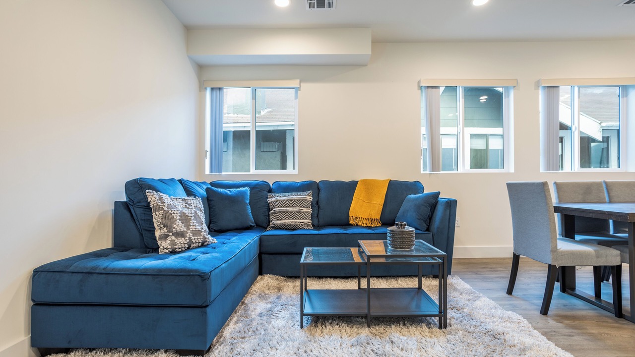 Photo of Livingroom in Pico-Union