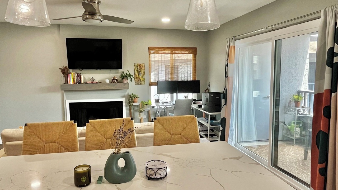 Photo of Livingroom in Midway-Pacific Highway