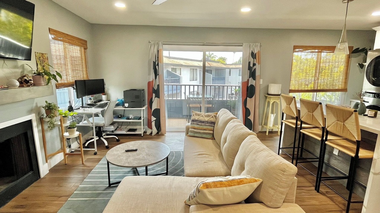 Photo of Livingroom in Midway-Pacific Highway