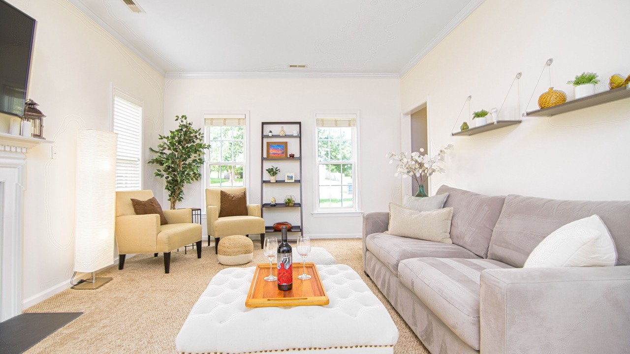 Photo of Livingroom in Provincetowne