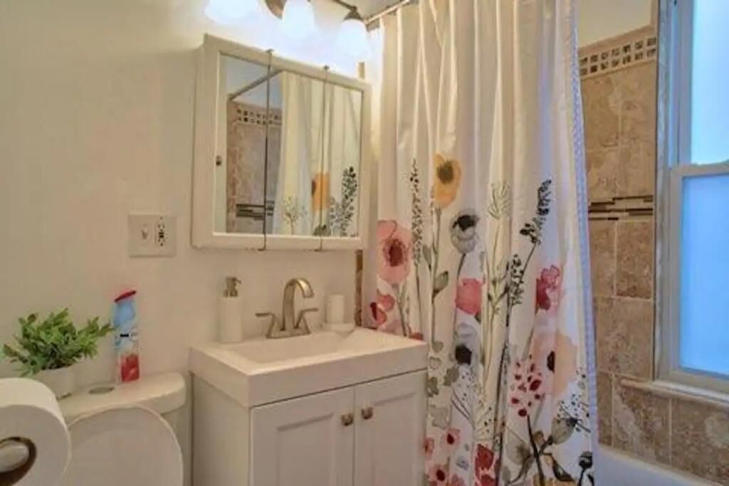 Photo of Bathroom in Roxbury