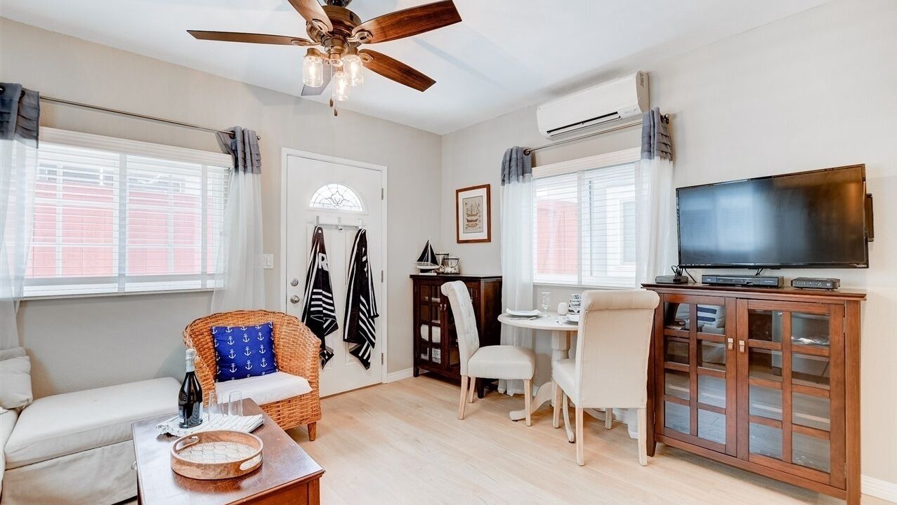 Photo of Livingroom in Ocean Beach