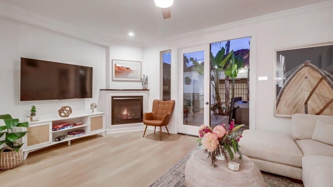 Photo of Livingroom in Crown Point