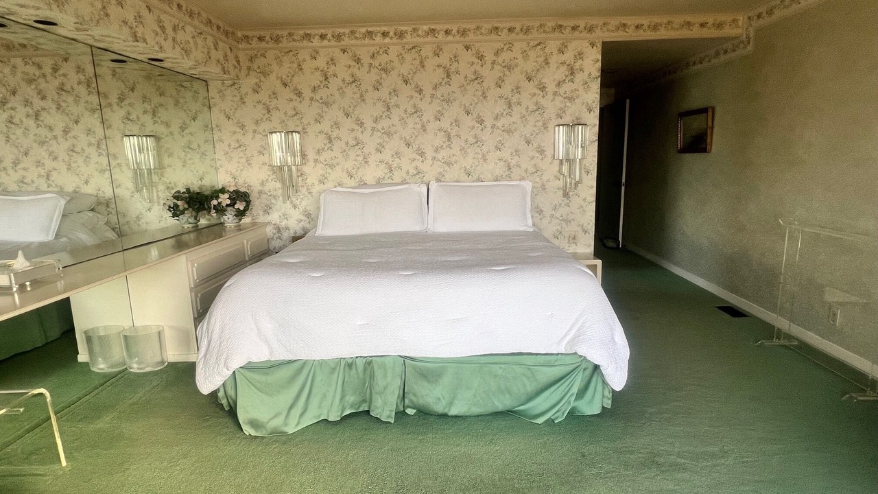 Photo of Bedroom in La Jolla Shores