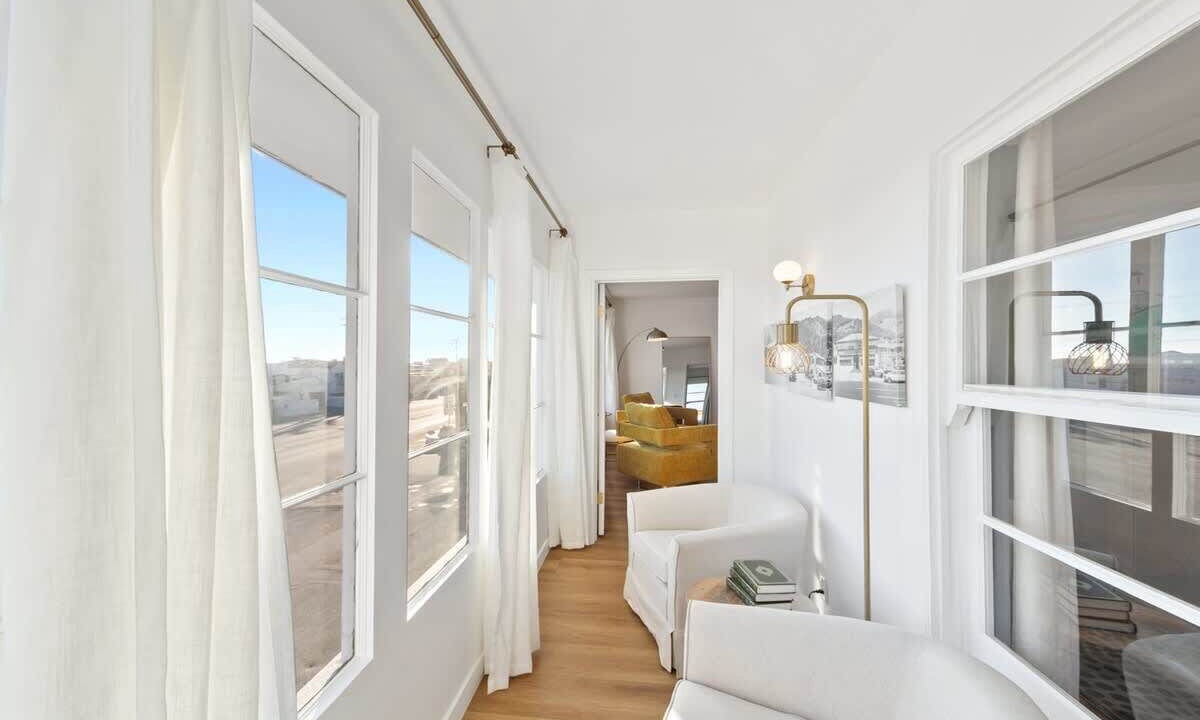 Photo of Livingroom in Eastern Malibu