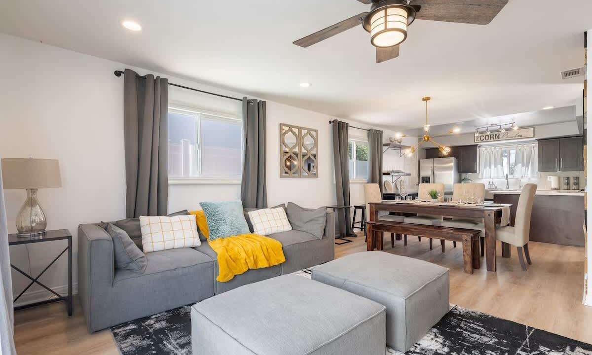 Photo of Livingroom in Canyon Country