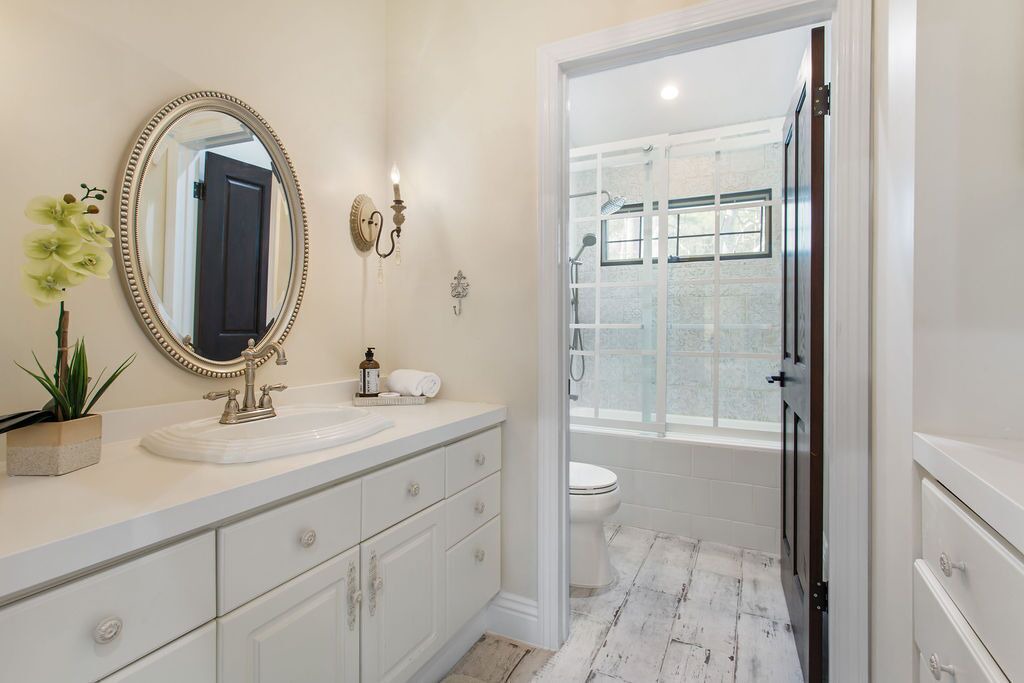 Photo of Bathroom in Beverly Glen
