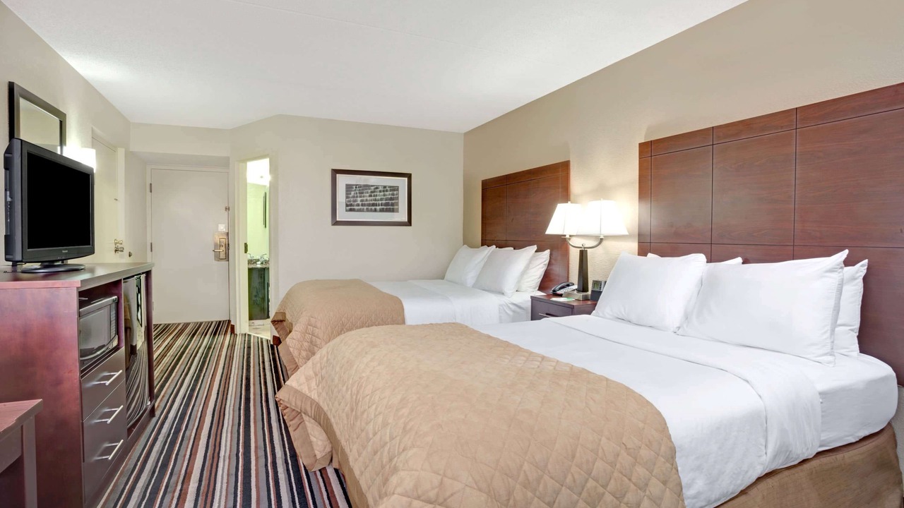 Photo of Bedroom in Executive Park