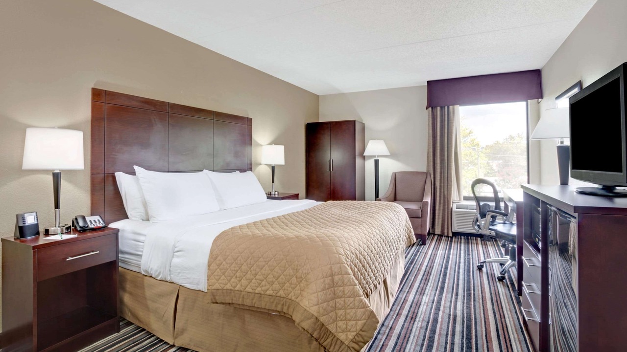 Photo of Bedroom in Executive Park
