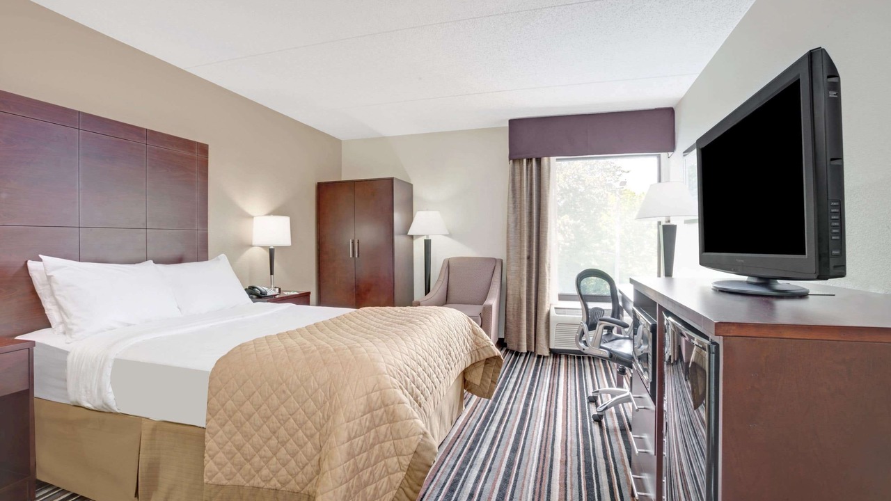 Photo of Bedroom in Executive Park