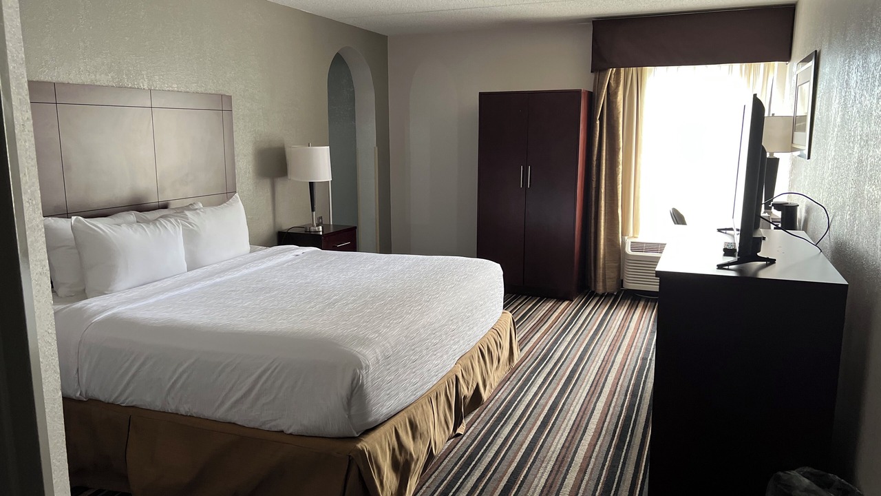 Photo of Bedroom in Executive Park