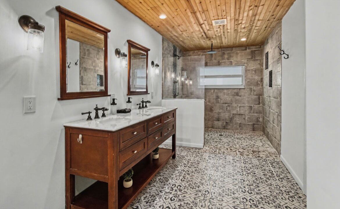 Photo of Bathroom in Eight Lakes