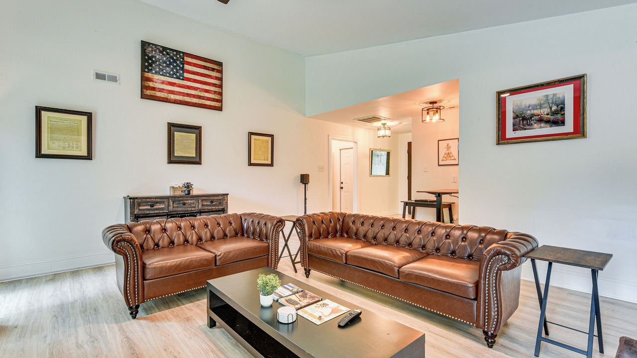 Photo of Livingroom in Wessex Square