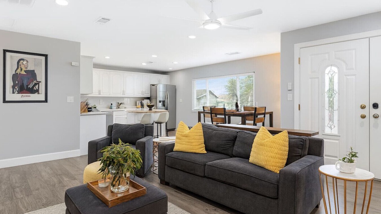 Photo of Livingroom in Grant Hill