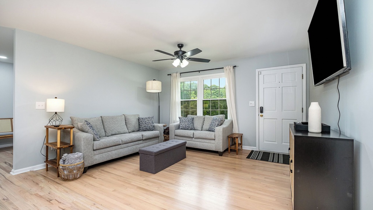 Photo of Livingroom in Belmont
